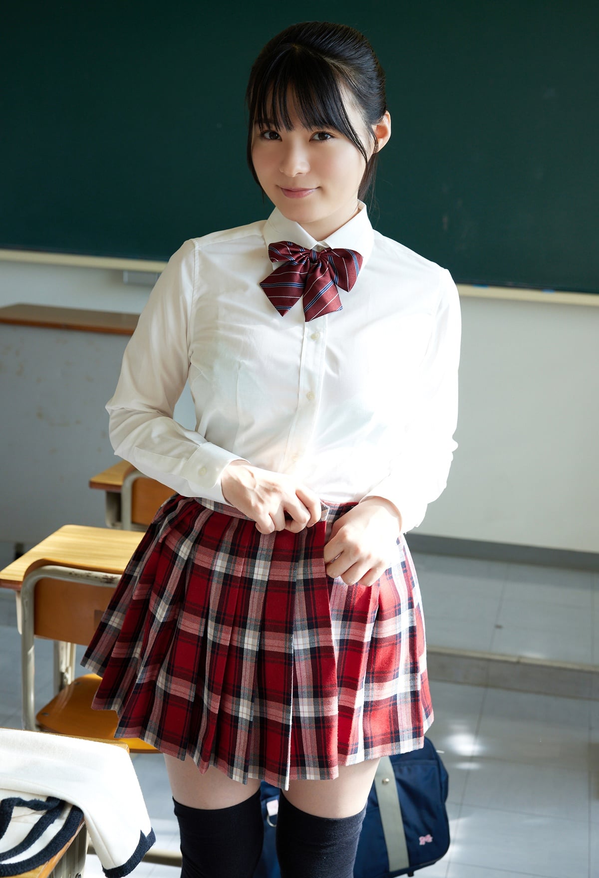 Japanese Idol Mizuki Hoshina Released gravure photo book Everyone has gone home PixiBB (10)